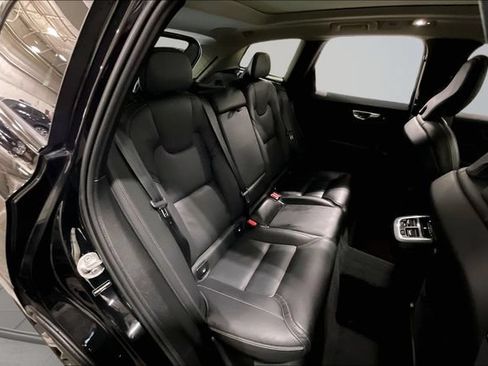 Certified 2025 Volvo XC60 B5 Ultra w/ Protection Package Premier AWD/4WD image 30