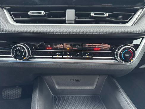 Used 2025 Chevrolet Equinox LT image 23