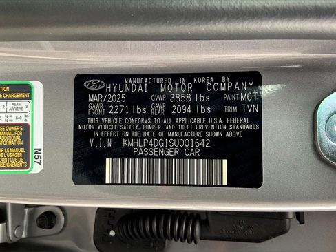 New 2025 Hyundai Elantra Limited image 25