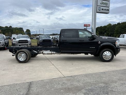 New 2024 RAM 5500 Laramie image 9