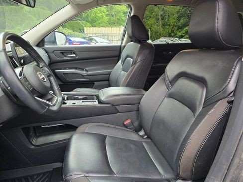 Used 2023 Nissan Pathfinder SL w/ Lighting Package (N92) FWD image 13