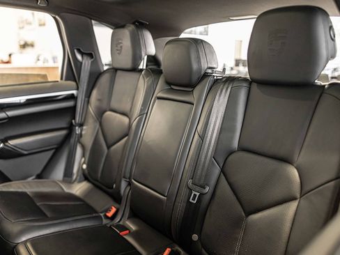 Used 2014 Porsche Cayenne Platinum Edition image 37