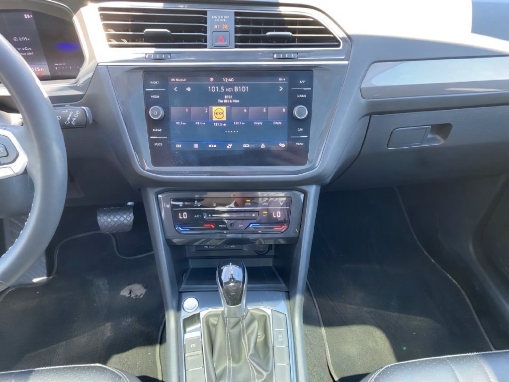 Used 2023 Volkswagen Tiguan SE w/ Panoramic Sunroof Package AWD/4WD image 15