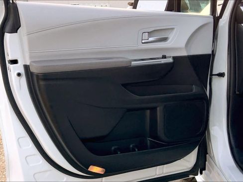 Used 2025 Toyota Sienna XLE image 21