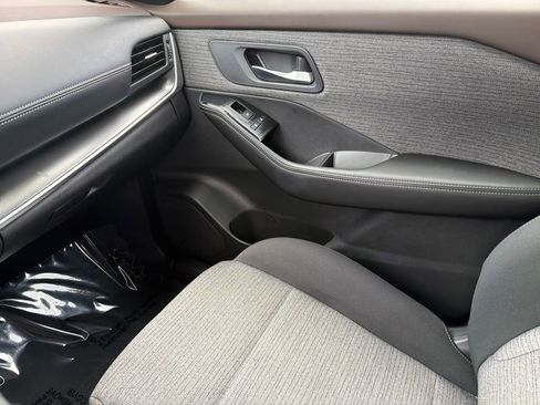 Used 2023 Nissan Rogue SV image 29