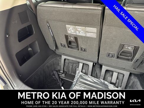 Used 2026 Kia Carnival EX FWD image 32