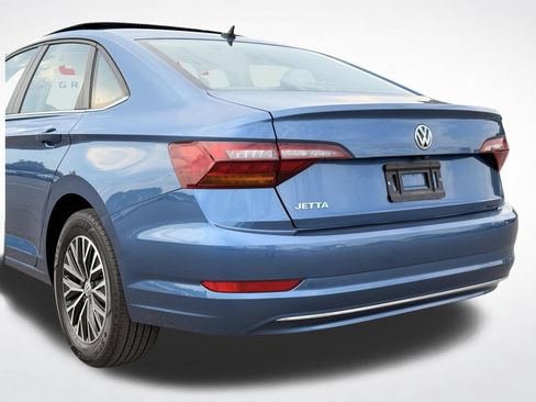 Used 2019 Volkswagen Jetta SE FWD image 3