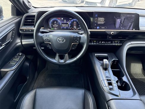 Used 2023 Toyota Crown Limited image 13