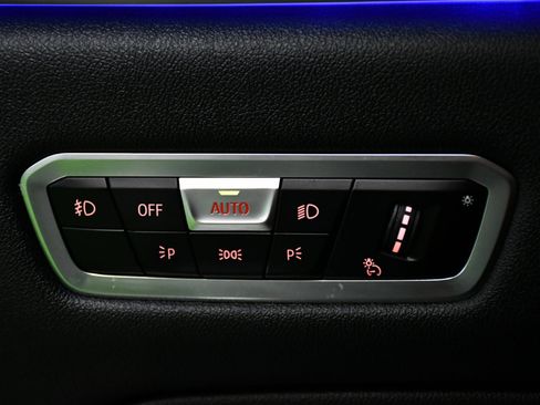 Used 2022 BMW X7 M50i w/ Executive Package image 28