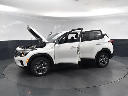 Used 2024 Kia Seltos LX AWD/4WD image 24