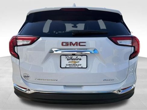 Used 2022 GMC Terrain SLT w/ Tech Package image 4