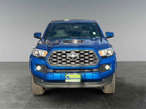 Used 2016 Toyota Tacoma TRD Sport image 2