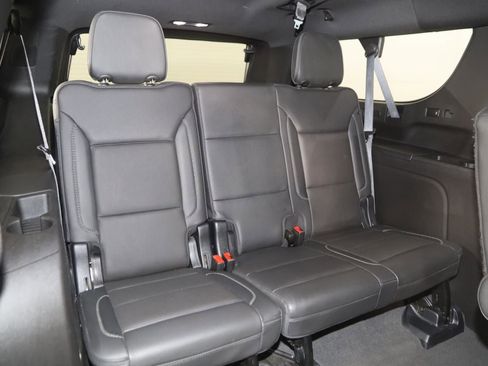 Used 2023 GMC Yukon XL Denali w/ Advanced Technology Package image 17