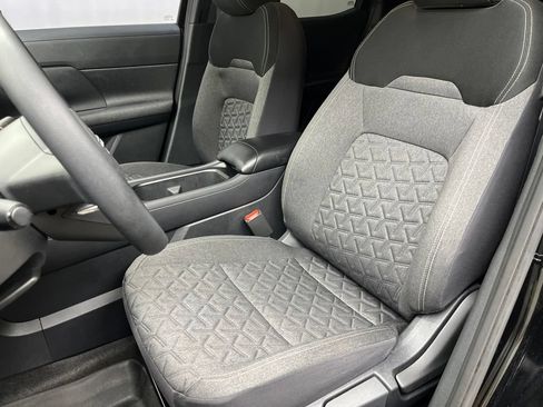 Used 2025 Nissan Kicks SV FWD image 19
