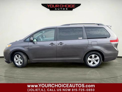 Used 2013 Toyota Sienna LE image 2