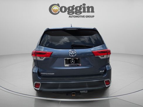 Used 2017 Toyota Highlander XLE FWD image 4