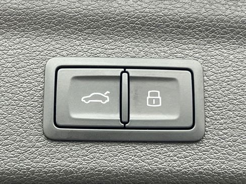 Certified 2025 Audi Q3 2.0T Premium Plus w/ Premium Plus Package image 19