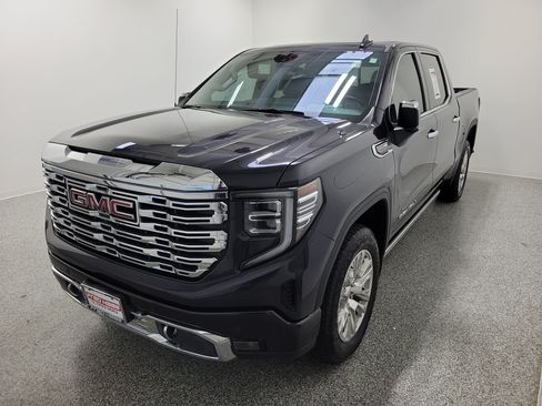 Used 2025 GMC Sierra 1500 Denali w/ Technology Package AWD/4WD image 2