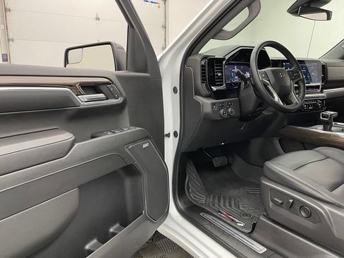 Used 2024 Chevrolet Silverado 1500 LT Trail Boss w/ Convenience Package II AWD/4WD image 14