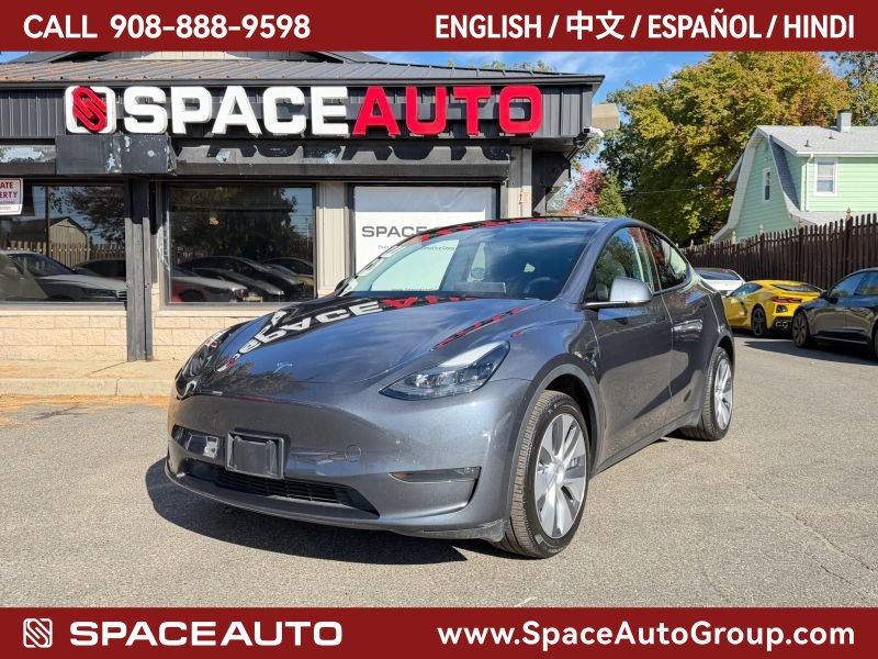Used 2024 Tesla Model Y Long Range AWD/4WD image 1