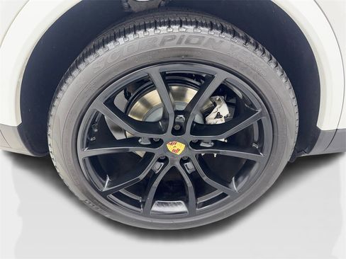 Used 2020 Porsche Cayenne w/ Premium Package image 83