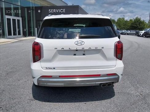 Used 2025 Hyundai Palisade Calligraphy FWD image 4
