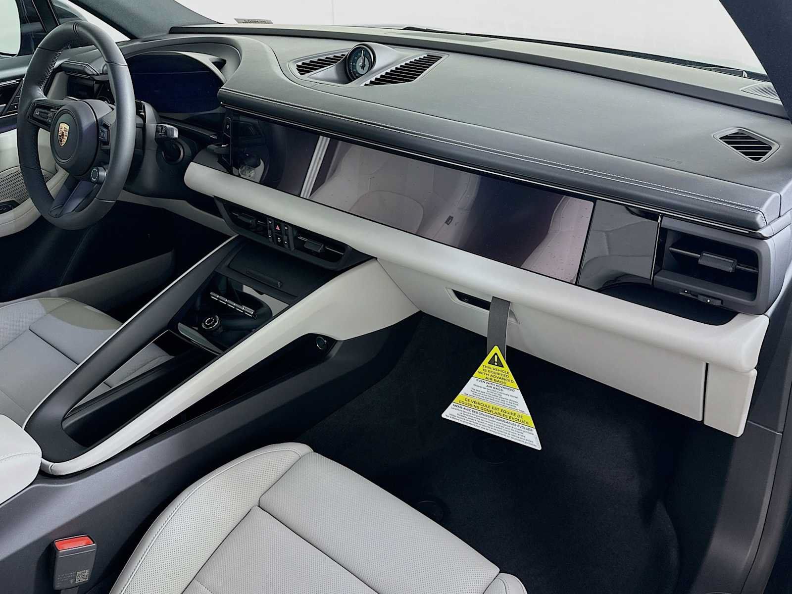 Used 2026 Porsche Macan Electric RWD image 31
