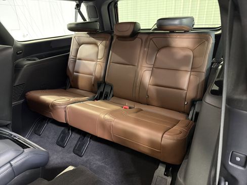 Used 2024 Lincoln Navigator L Reserve image 13