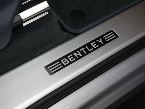 New 2025 Bentley Bentayga Extended Wheelbase image 35