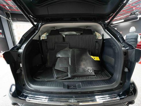 Used 2023 Toyota Highlander XLE image 28