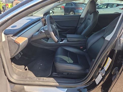 Used 2020 Tesla Model 3 Standard Range Plus image 4