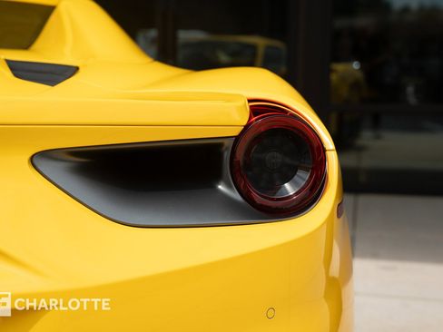 Used 2017 Ferrari 488 Spider image 19
