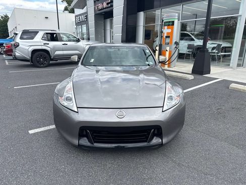 Used 2009 Nissan 370Z Touring w/ Sport Pkg RWD image 2