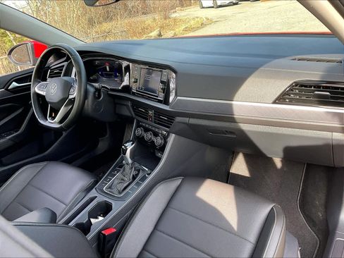 Used 2024 Volkswagen Jetta SE w/ Panoramic Sunroof Package image 14