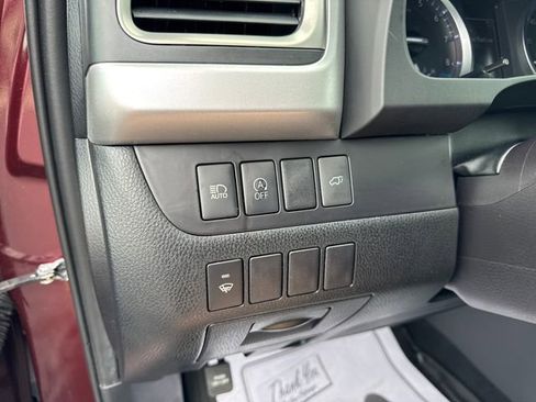 Used 2019 Toyota Highlander XLE image 28