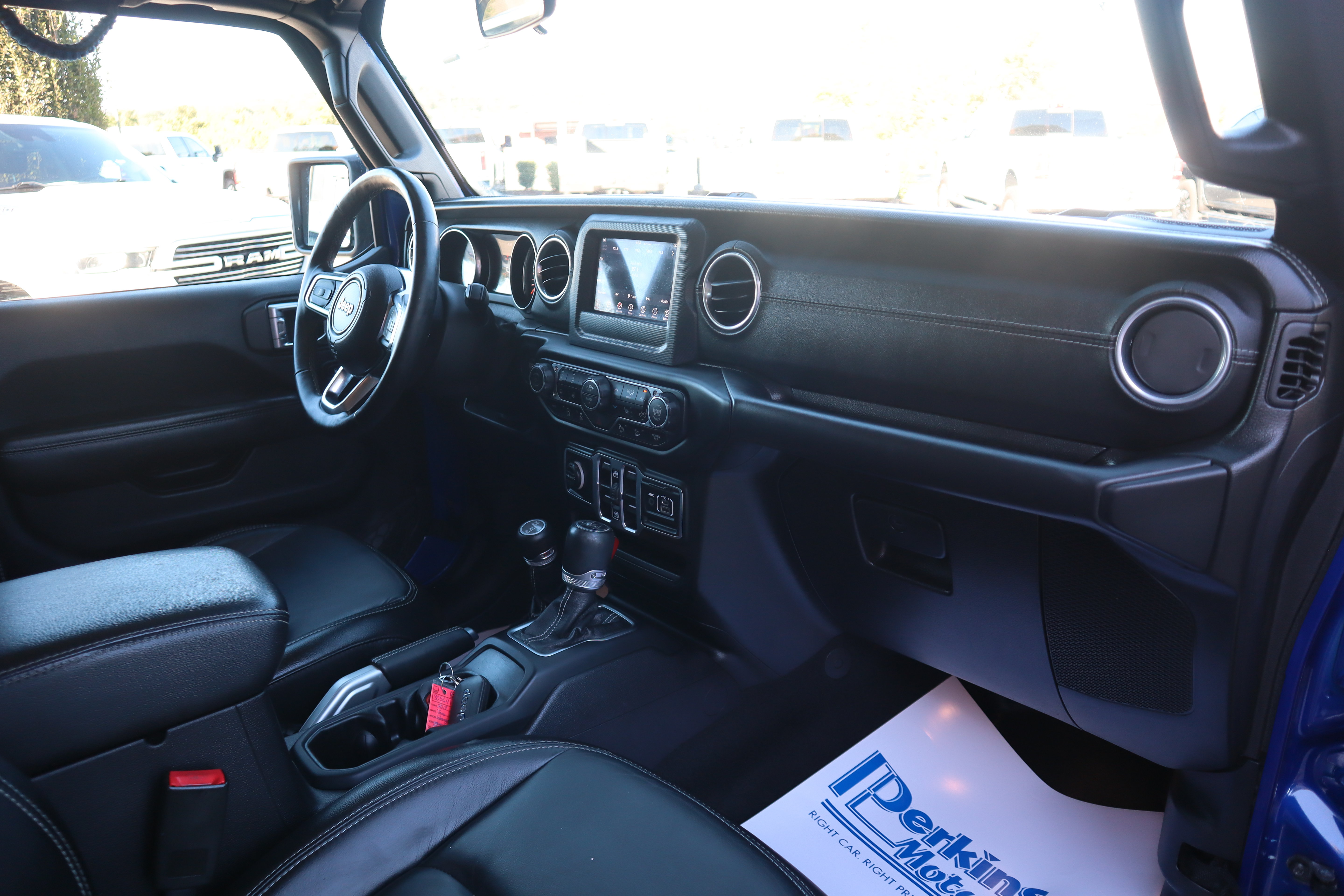 Used 2018 Jeep Wrangler Unlimited Sahara w/ Dual Top Group AWD/4WD image 27
