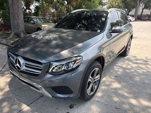 Used 2019 Mercedes-Benz GLC 350e 4MATIC image 2