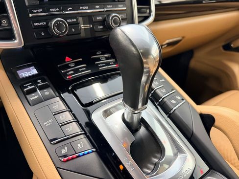 Used 2016 Porsche Cayenne AWD/4WD image 38