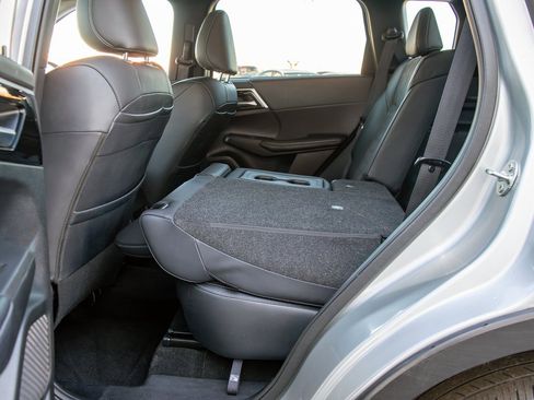 Used 2024 Mitsubishi Outlander SE image 32