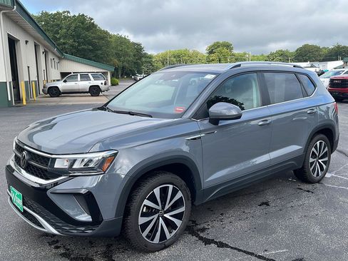 Used 2022 Volkswagen Taos SE AWD/4WD image 1