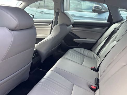 Used 2018 Honda Accord Touring image 7