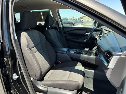 Used 2025 Nissan Rogue SV FWD image 38