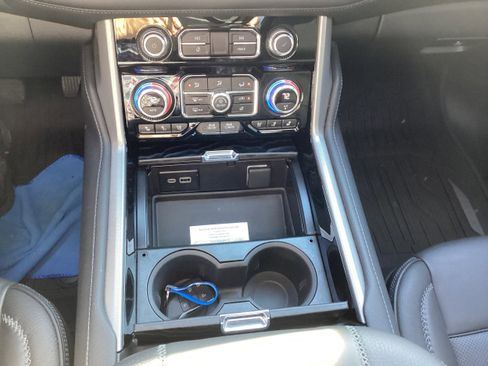 Used 2024 GMC Yukon Denali w/ Denali Reserve Package image 23