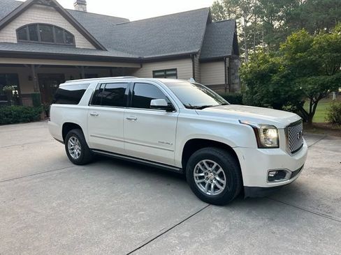 Used 2015 GMC Yukon XL Denali w/ Premium Package RWD image 4