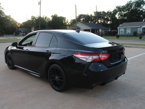 Used 2020 Toyota Camry SE image 11
