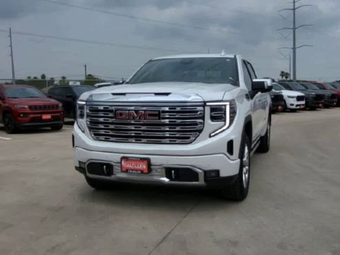 Used 2023 GMC Sierra 1500 Denali AWD/4WD image 3