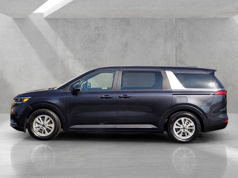 Used 2024 Kia Carnival LX image 7