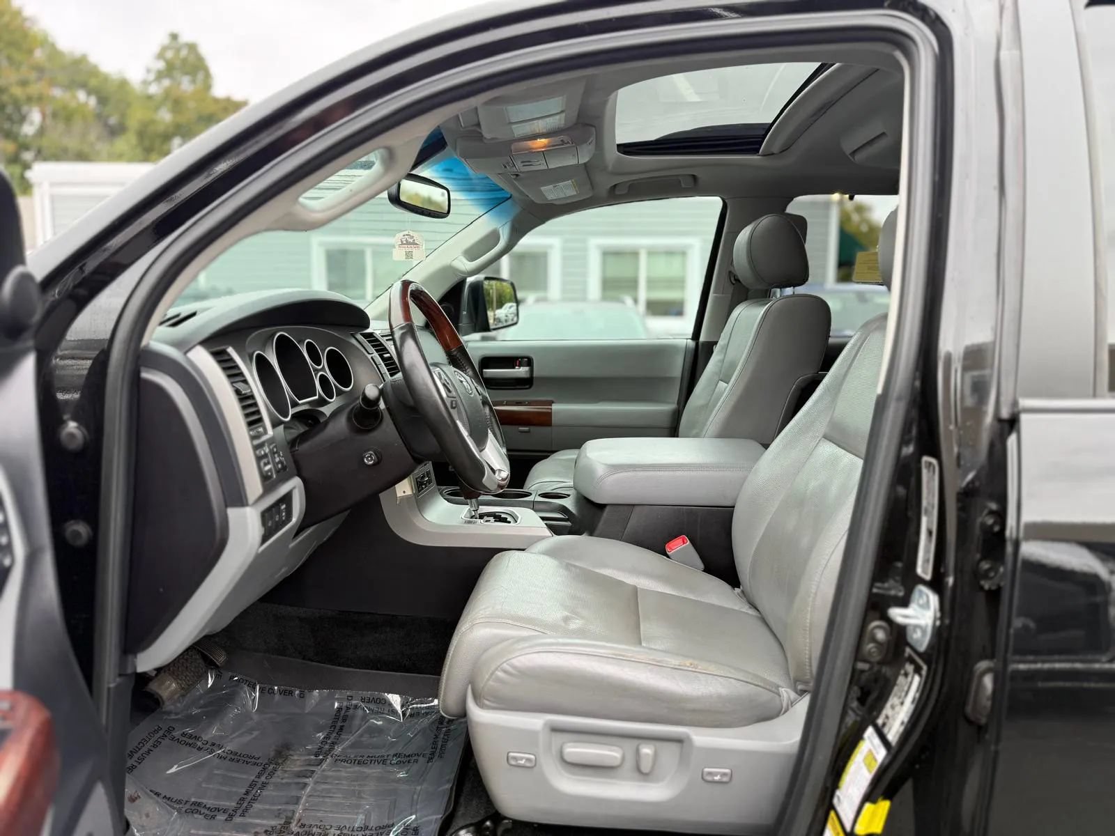 Used 2017 Toyota Sequoia Platinum AWD/4WD image 9