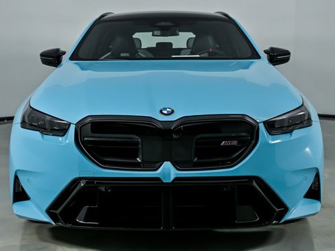 Used 2026 BMW M5 Touring w/ Executive Package image 5