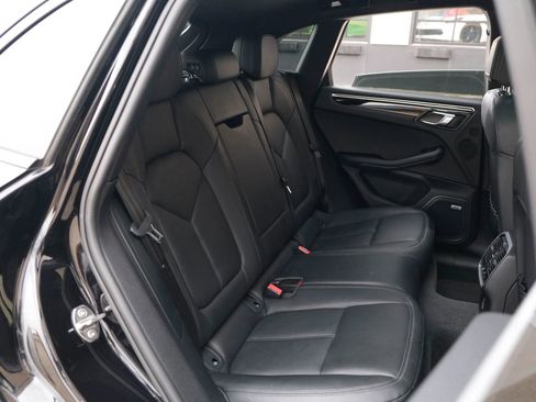 Used 2022 Porsche Macan w/ Premium Package Plus AWD/4WD image 31